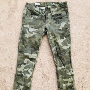 GAP Always Skinny Camo Pants 24x27 Raw Hem